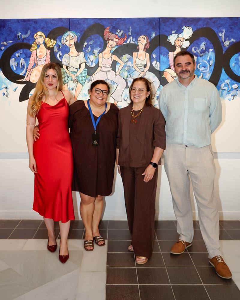 Artistas y equipo en galería